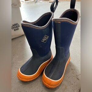 Orange and navy kids muck boots!  Size 10